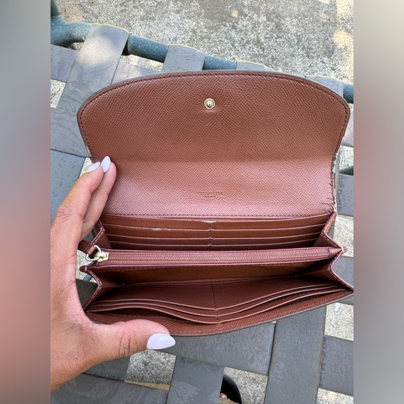 SOLD-Peyton Coach East/West Khaki Brown
Pink Crossbody with matching Wallet. - Picture 7 of 11